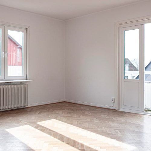 Stort sovrum med balkong