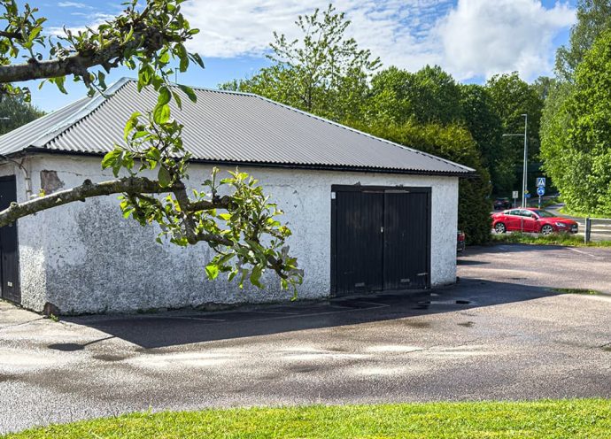 Exteriör bild på garaget beläget på Byttorp nära Alingsåsvägen.